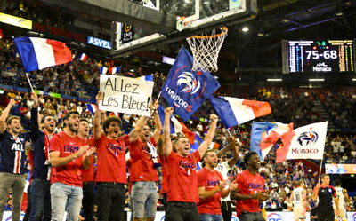 法国篮球联赛现场 - 球迷热烈助威